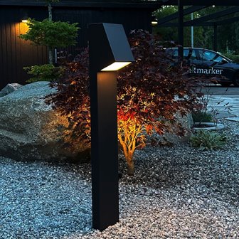 Słupek ogrodowy zewnętrzny metalowy czarny